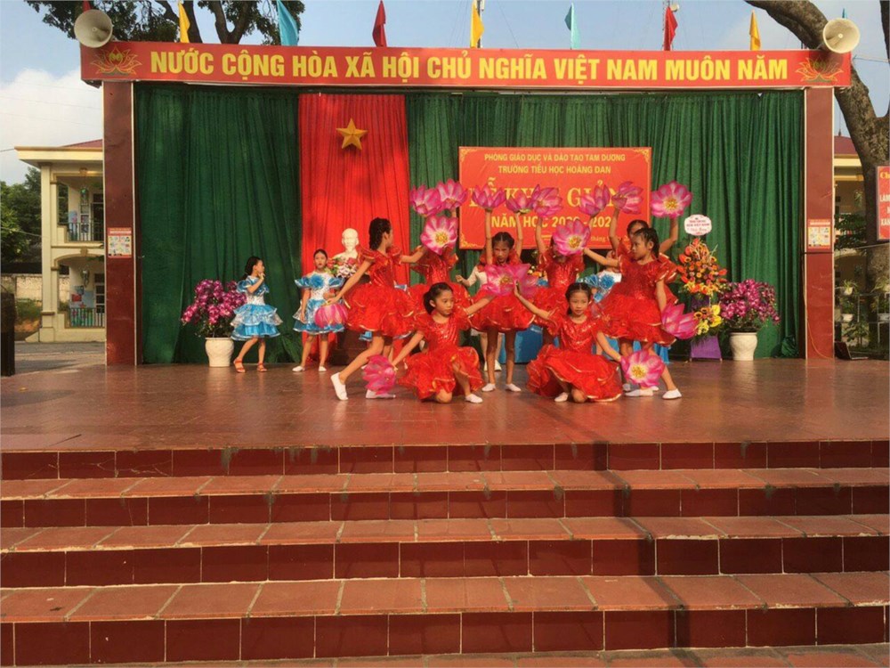 <a href="/video-ca-nhac/tiet-muc-top-ca-mua-thu-ngay-khai-truong-do-top-ca-hoc-sinh-trinh-bay-c15240-312055.aspx">Tiết mục tốp ca " Mùa thu ngày khai trường" do tốp ca học sinh trình bày</a>